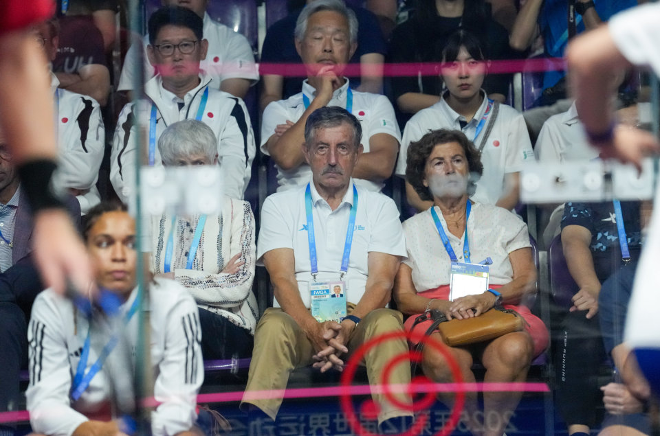 gZTdJ, 在比赛间隙, 新华社记者 gZTdJ, 在比赛间隙, 新华社记者